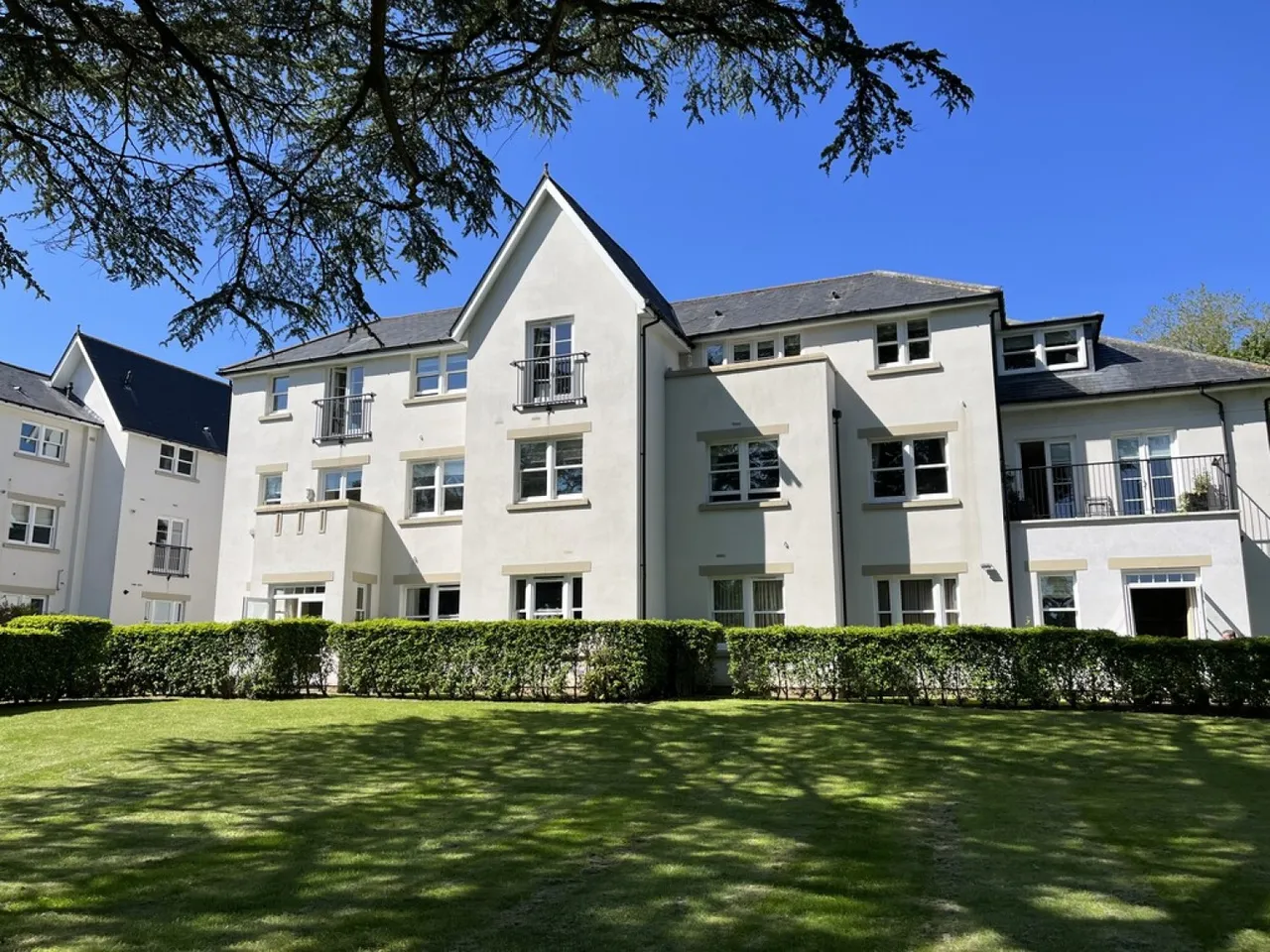 2 bed flat to rent, Wray Park Road, Reigate, RH2