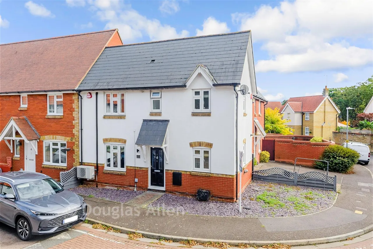 2 bed house for sale, Bramble Tye, Laindon, SS15