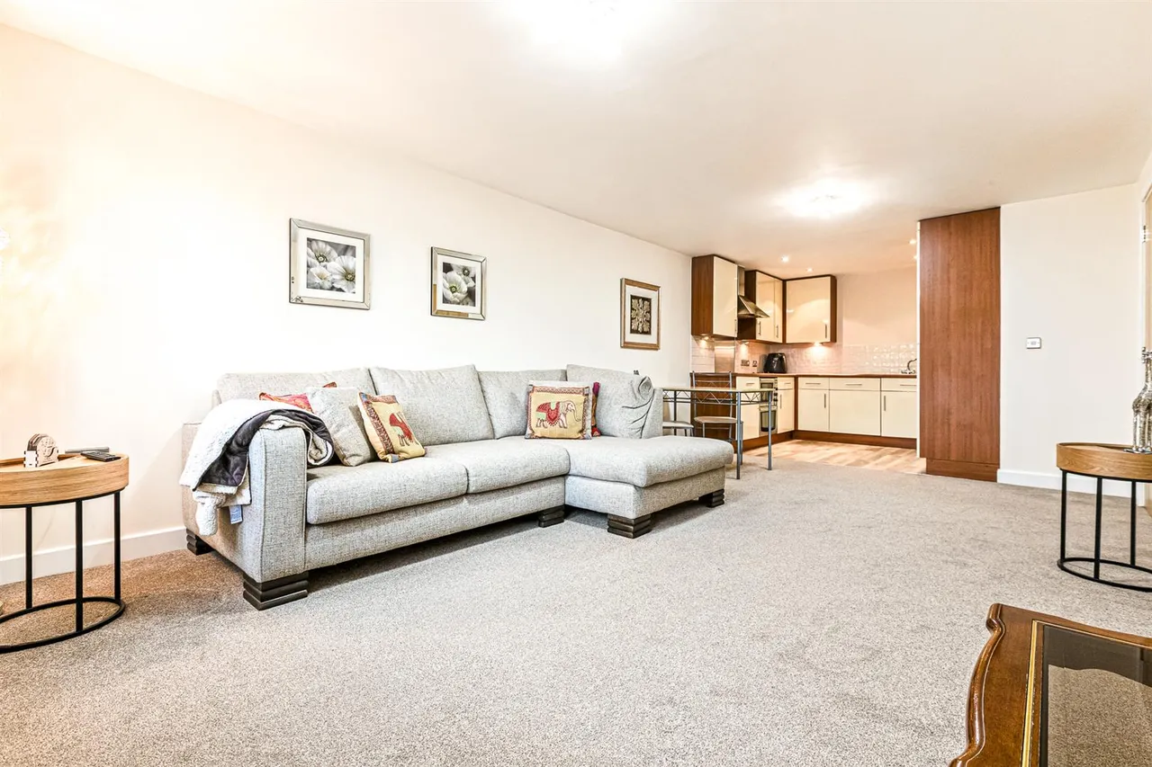 2 bed flat for sale, The Laurels, Leicester, LE2