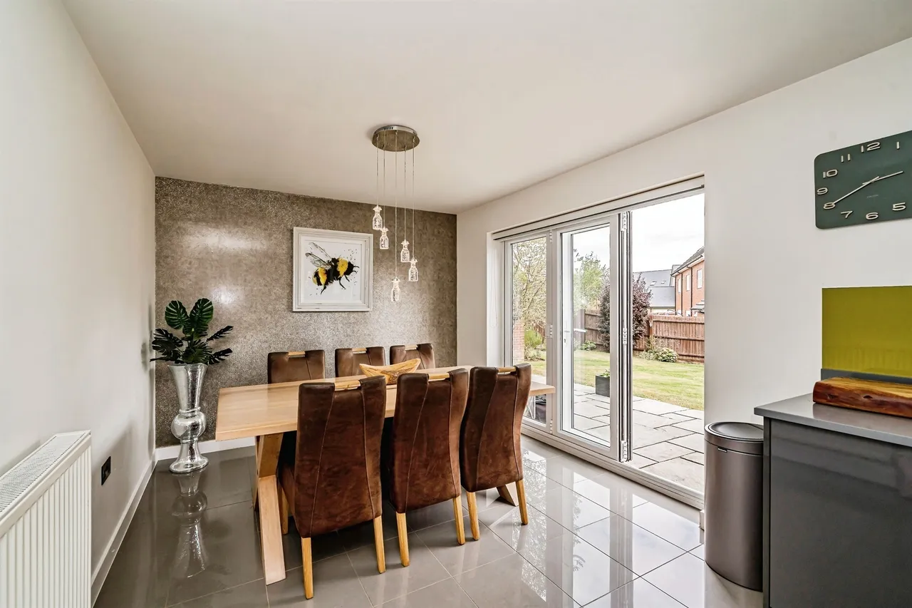 Newton Avenue, Berryfields, Aylesbury, photo 3