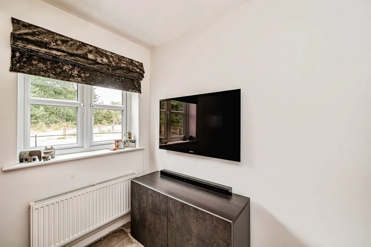 Newton Avenue, Berryfields, Aylesbury, photo 12