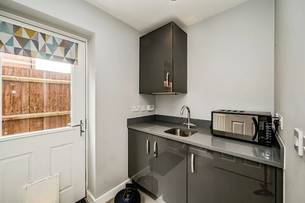 Newton Avenue, Berryfields, Aylesbury, photo 6