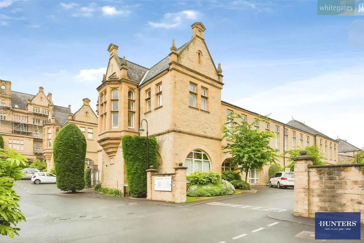 2 bed flat for sale — McCrea Apartments, Emily Way, Halifax, HX1 2NS