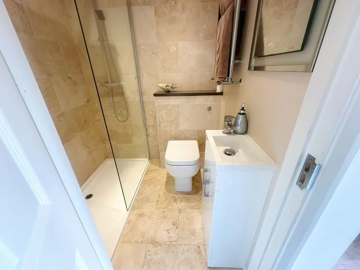 Romford, RM3, photo 12