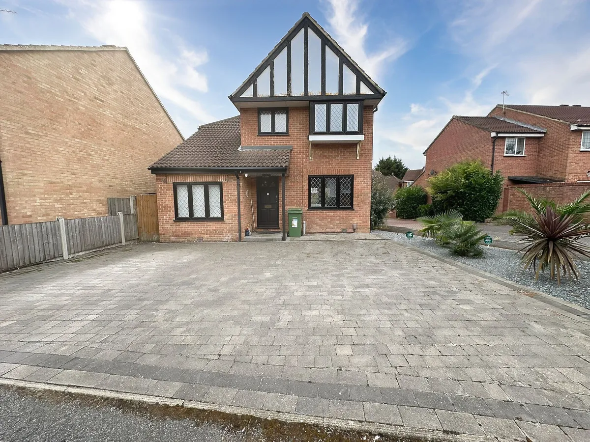 3 bed house for sale, Romford, RM3