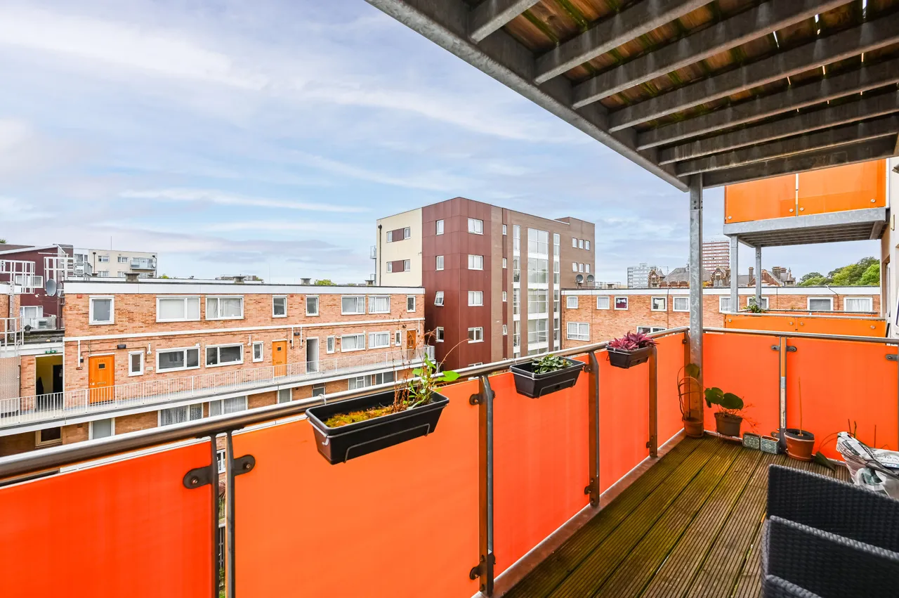 Flat 8, Chaplin Court, 20 Joseph Street, London, photo 5