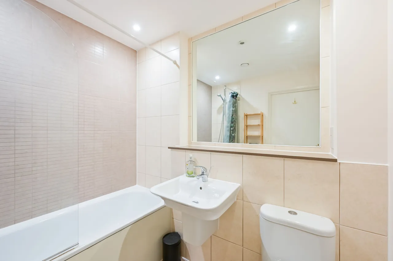 Flat 8, Chaplin Court, 20 Joseph Street, London, photo 6