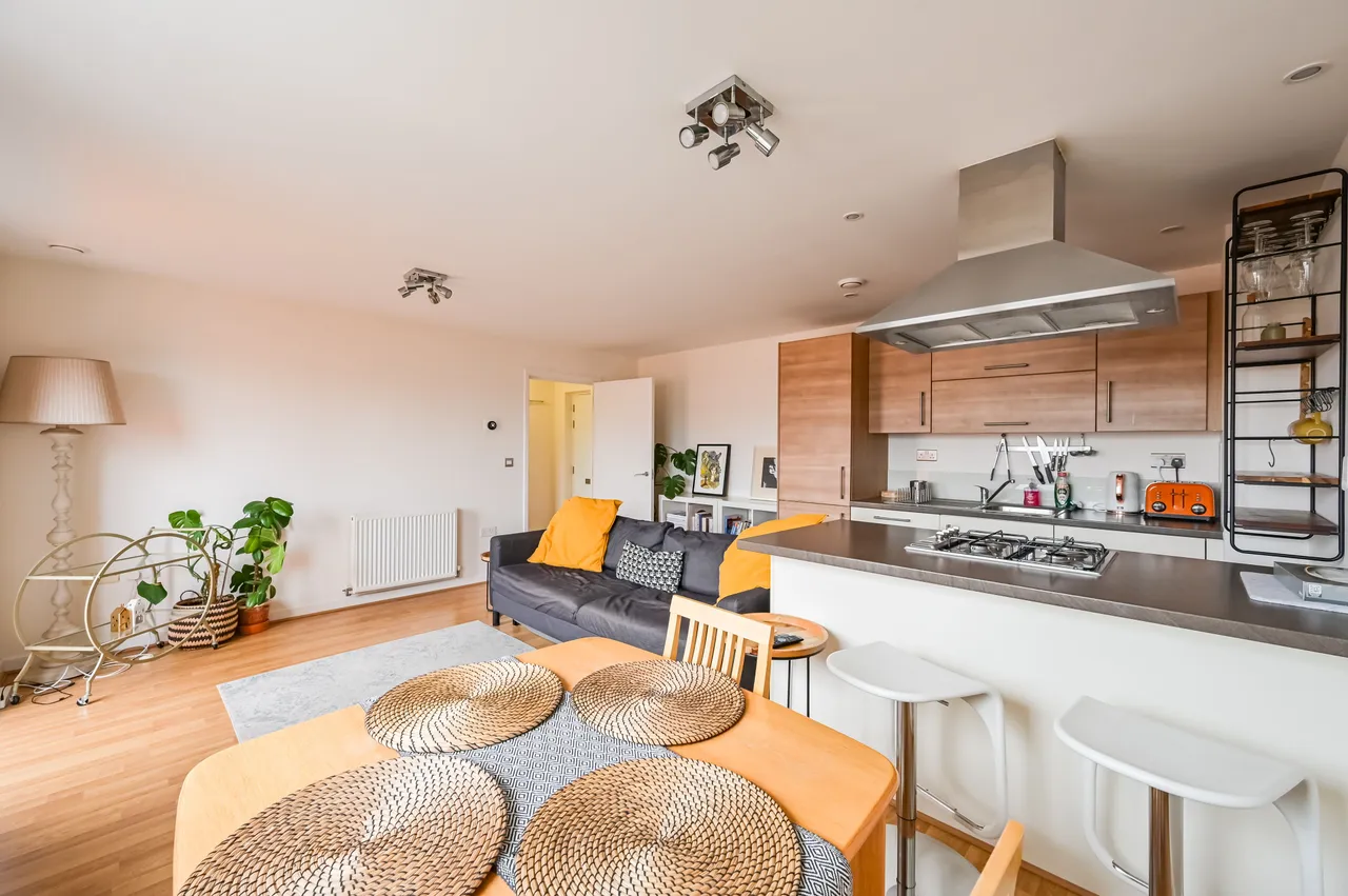 Flat 8, Chaplin Court, 20 Joseph Street, London, photo 3