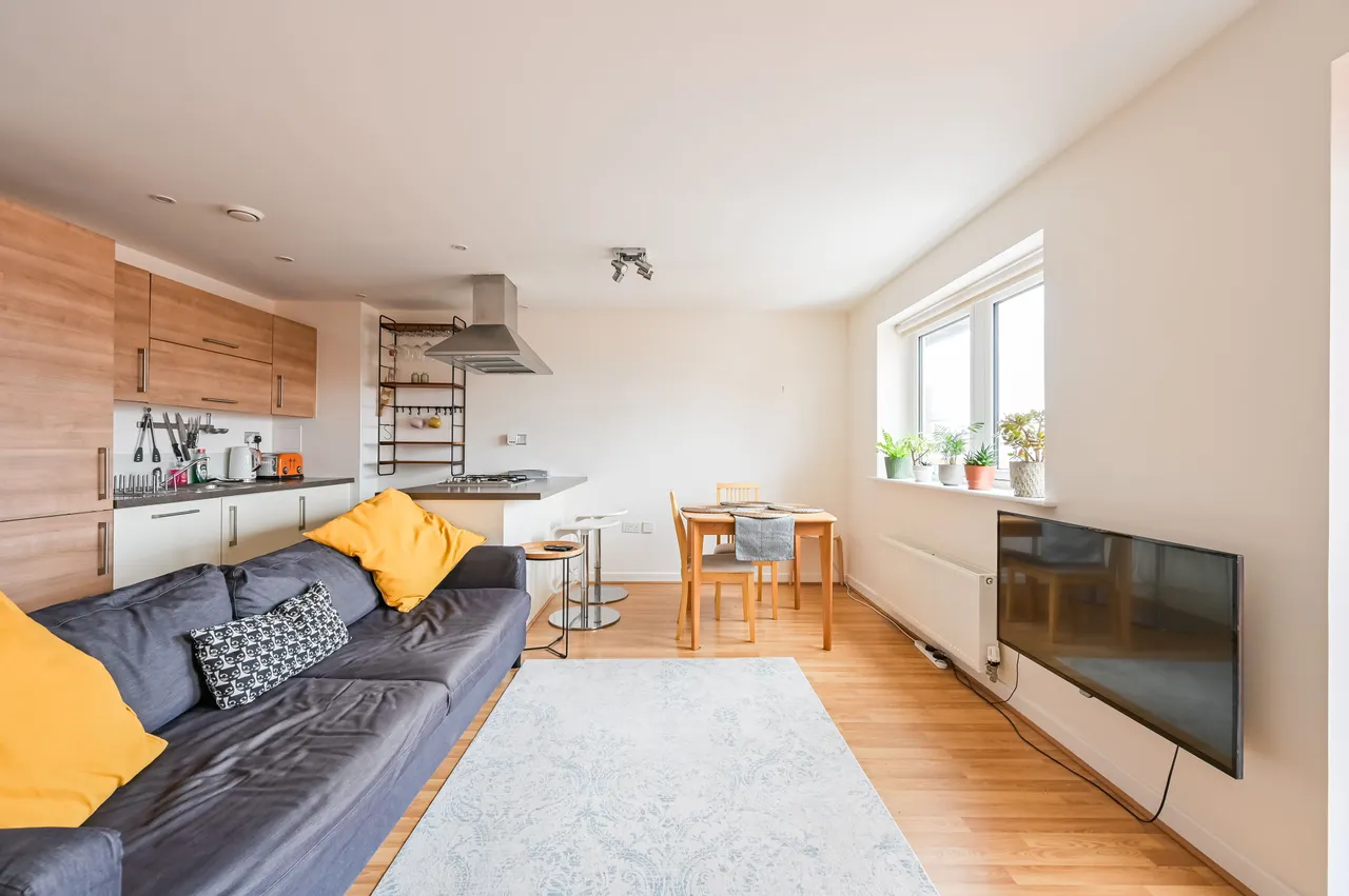 Flat 8, Chaplin Court, 20 Joseph Street, London, photo 8