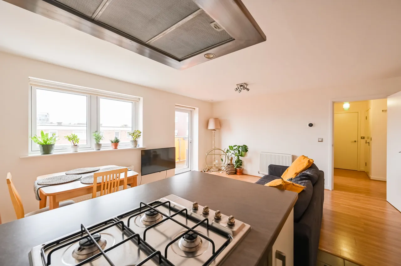 Flat 8, Chaplin Court, 20 Joseph Street, London, photo 7
