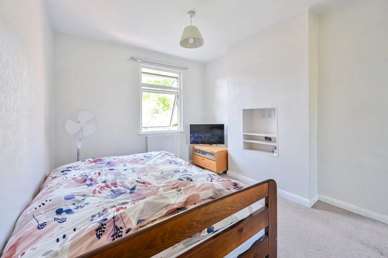12 Rojack Road, London, photo 5
