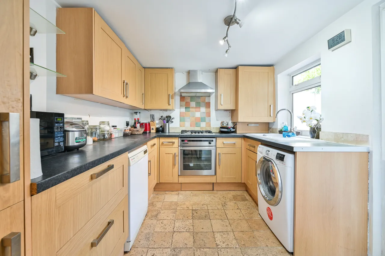 12 Rojack Road, London, photo 4