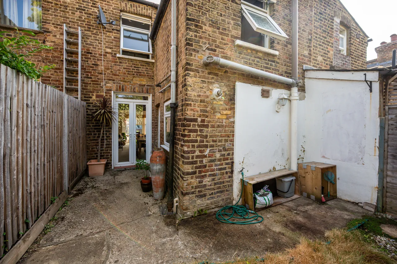 12 Rojack Road, London, photo 9