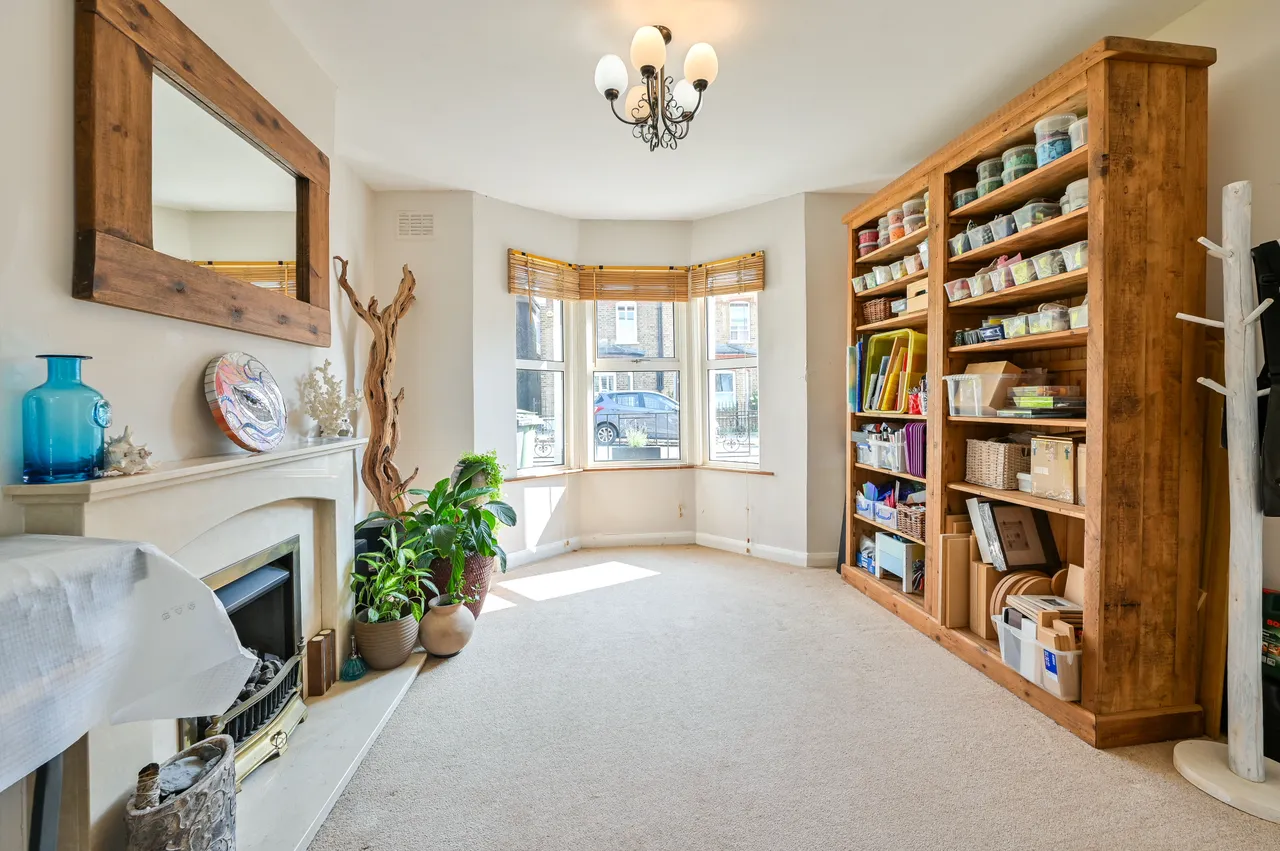 12 Rojack Road, London, photo 2