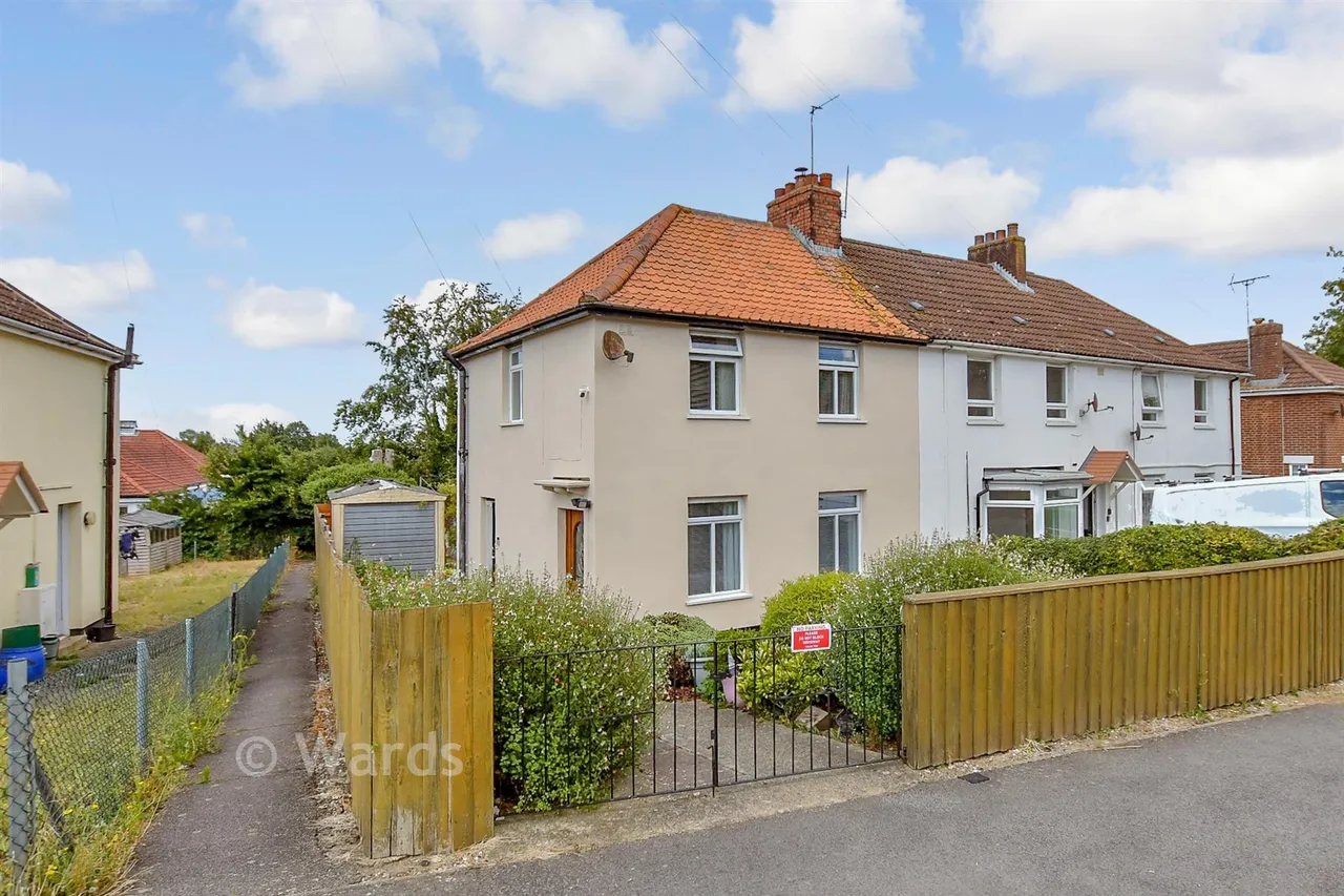 3 bed house for sale, Ackholt Road, Aylesham, CT3