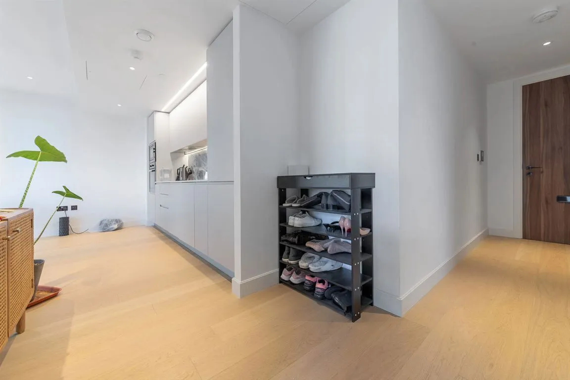 Fountain Park Way, White City, photo 6