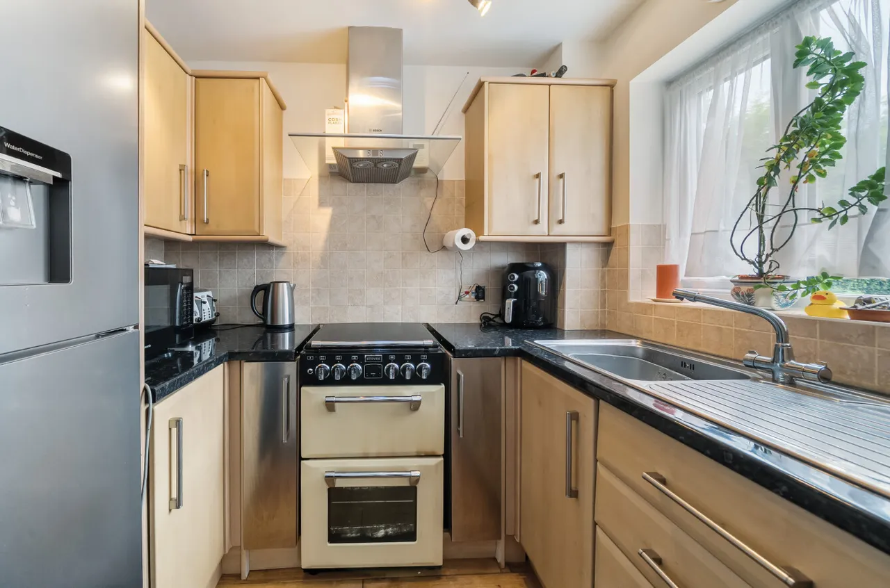 Oak Ridge, West End, Woking, Surrey, GU24 9PJ, photo 4