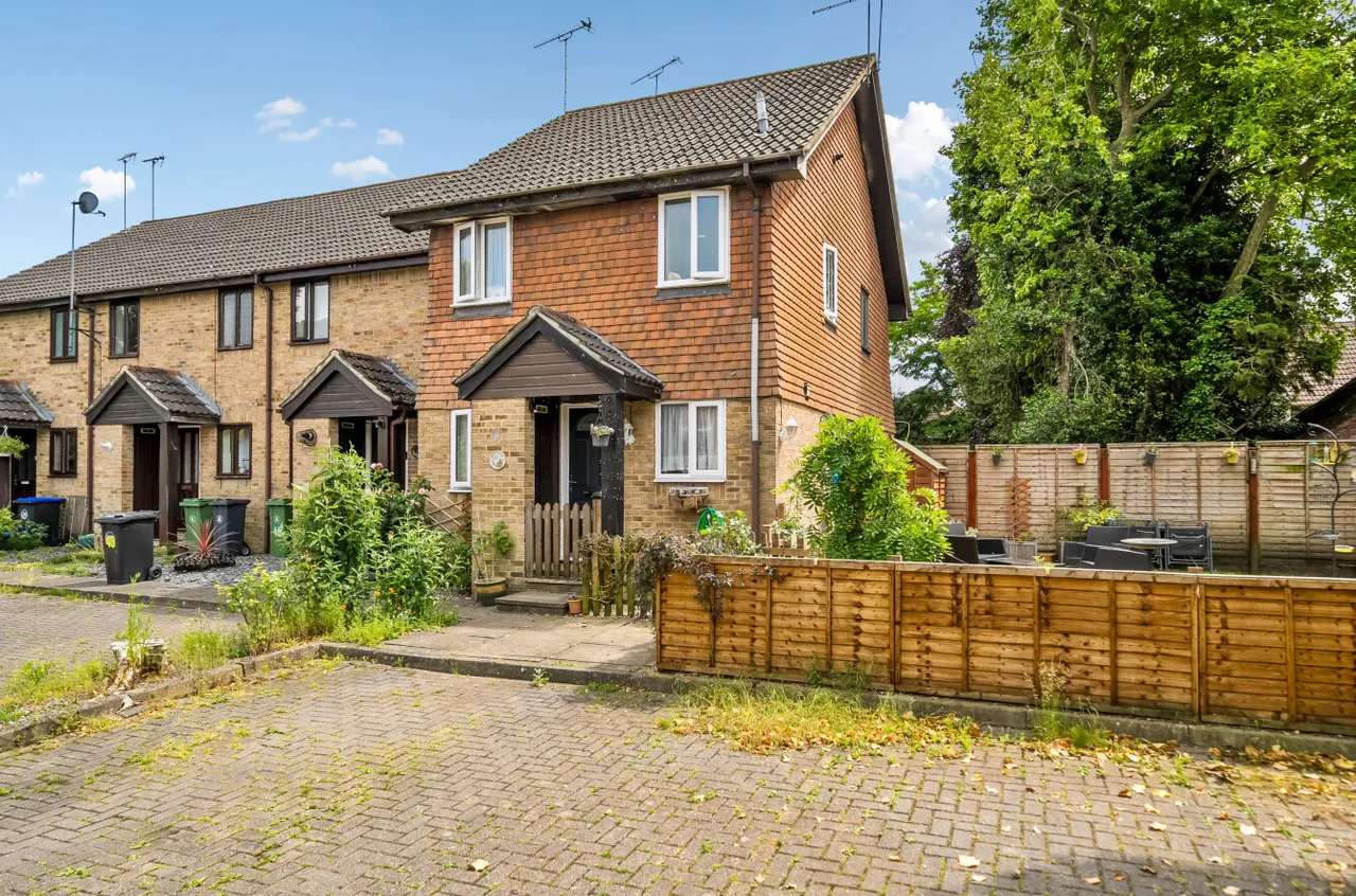 1 bed house for sale — Oak Ridge, West End, Woking, Surrey, GU24 9PJ