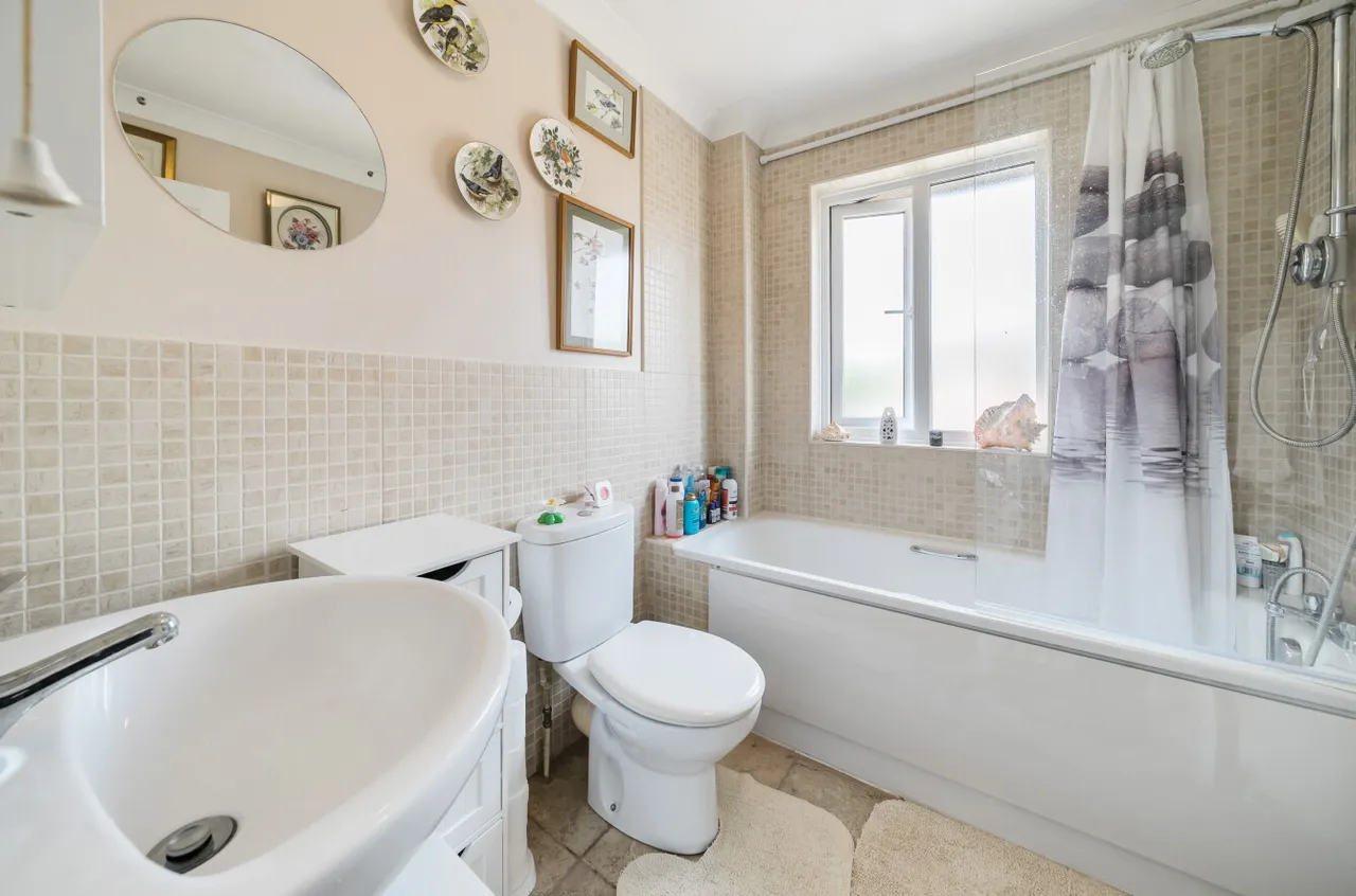 Oak Ridge, West End, Woking, Surrey, GU24 9PJ, photo 6