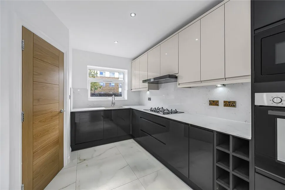 Goresbrook Road, Dagenham, RM9, photo 3