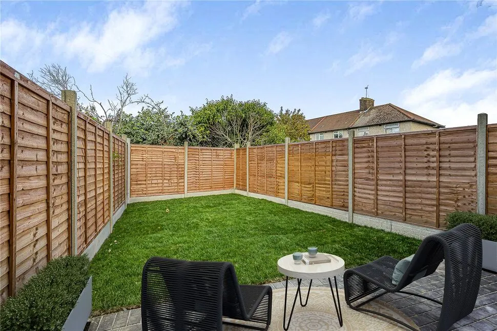 Goresbrook Road, Dagenham, RM9, photo 9