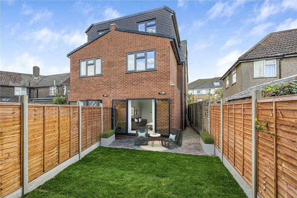 Goresbrook Road, Dagenham, RM9, photo 10