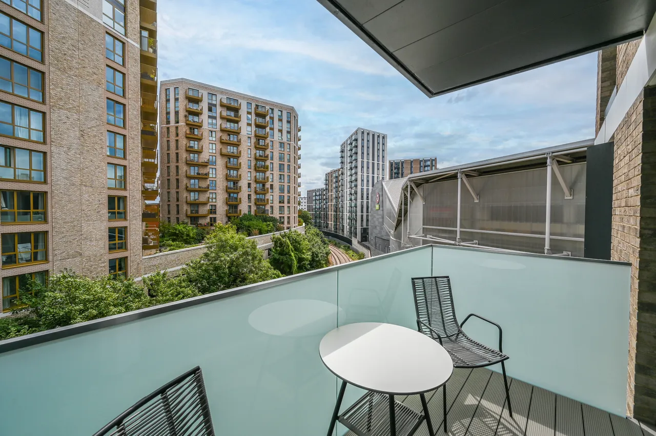 Showflat 3 (2 Bed), Momento Kew Bridge, Brentford, photo 7