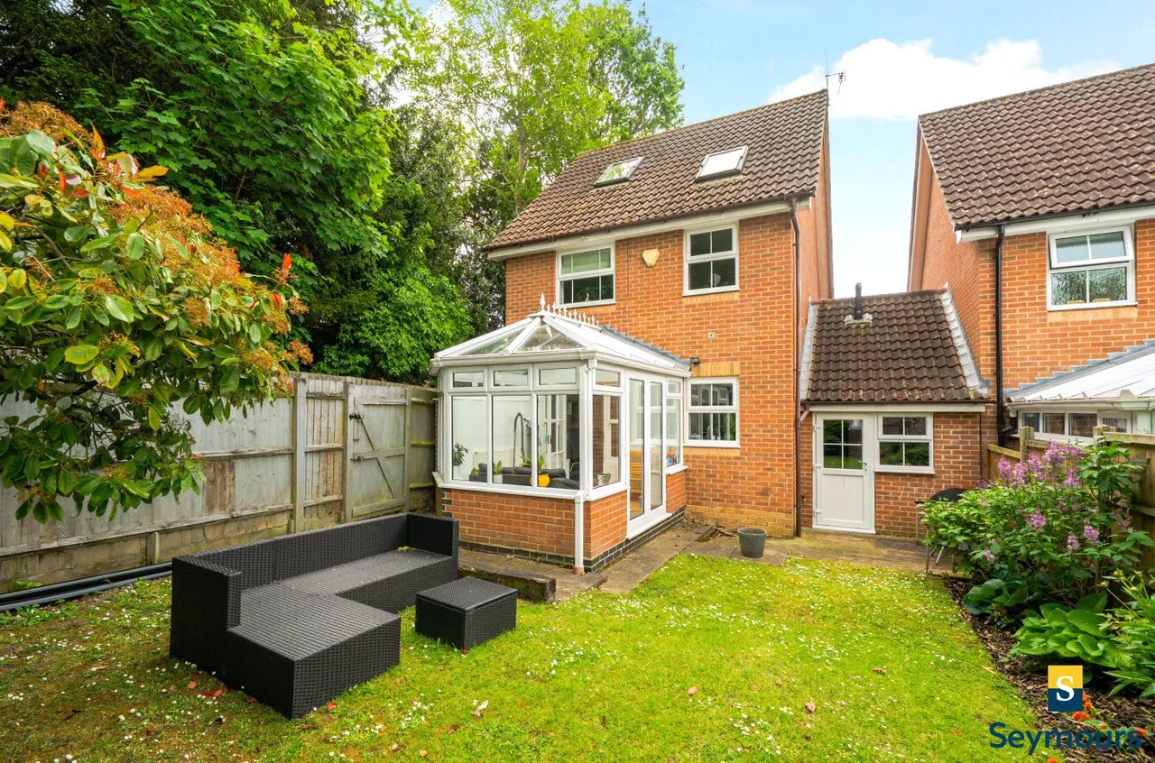 Cater Gardens, Guildford, GU3, photo 21