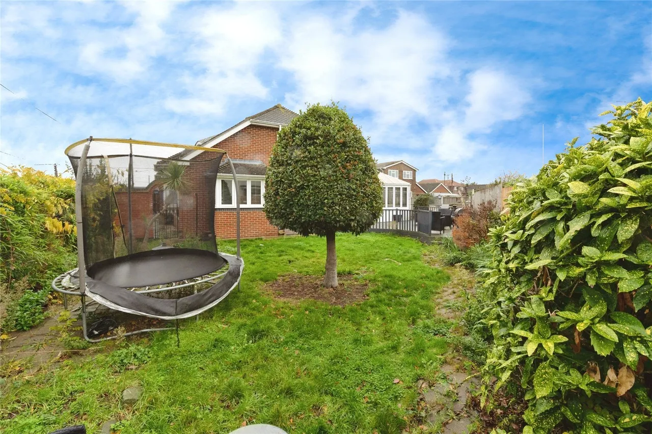 Beverley Avenue, CANVEY ISLAND, Essex, SS8, photo 24