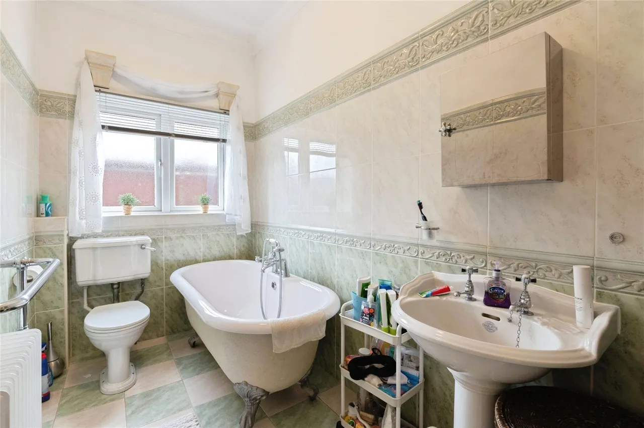 Beverley Avenue, CANVEY ISLAND, Essex, SS8, photo 20