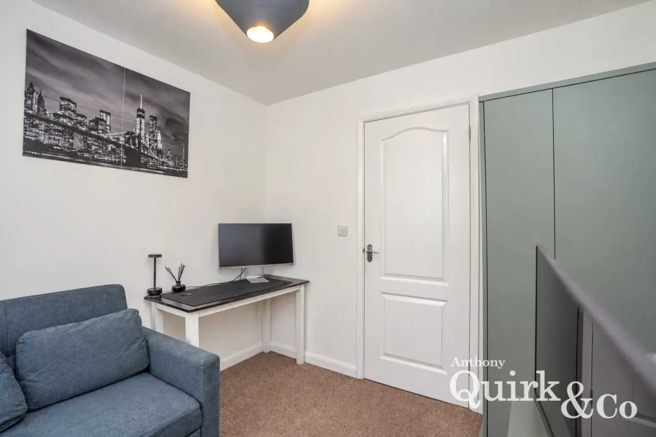 Mayland Avenue, Canvey Island, SS8, photo 13