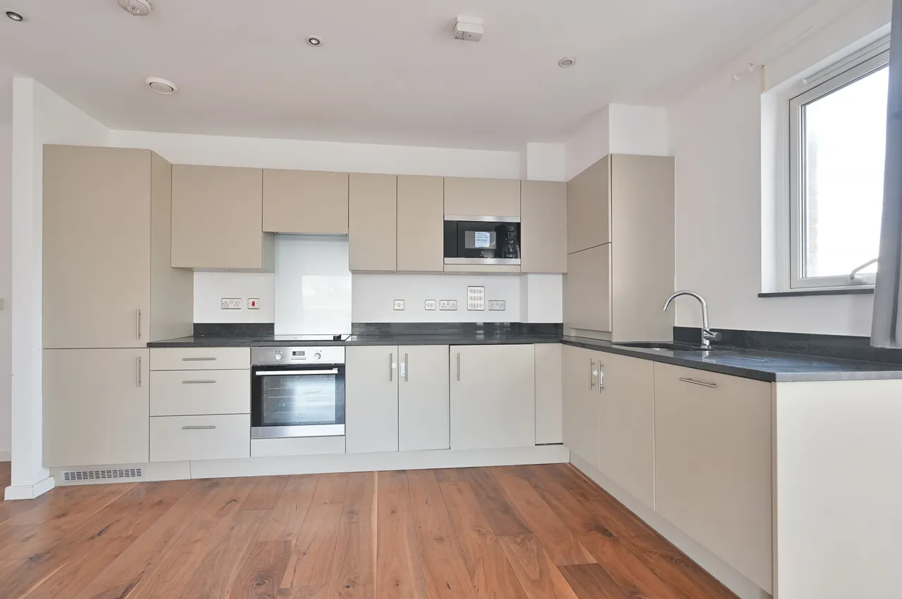 16 Clarke Court, 1 Heath Parade, Grahame Park Way, London, photo 4