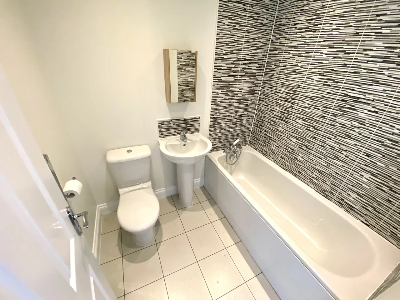 Lea Court, Bingham, NG13, photo 14