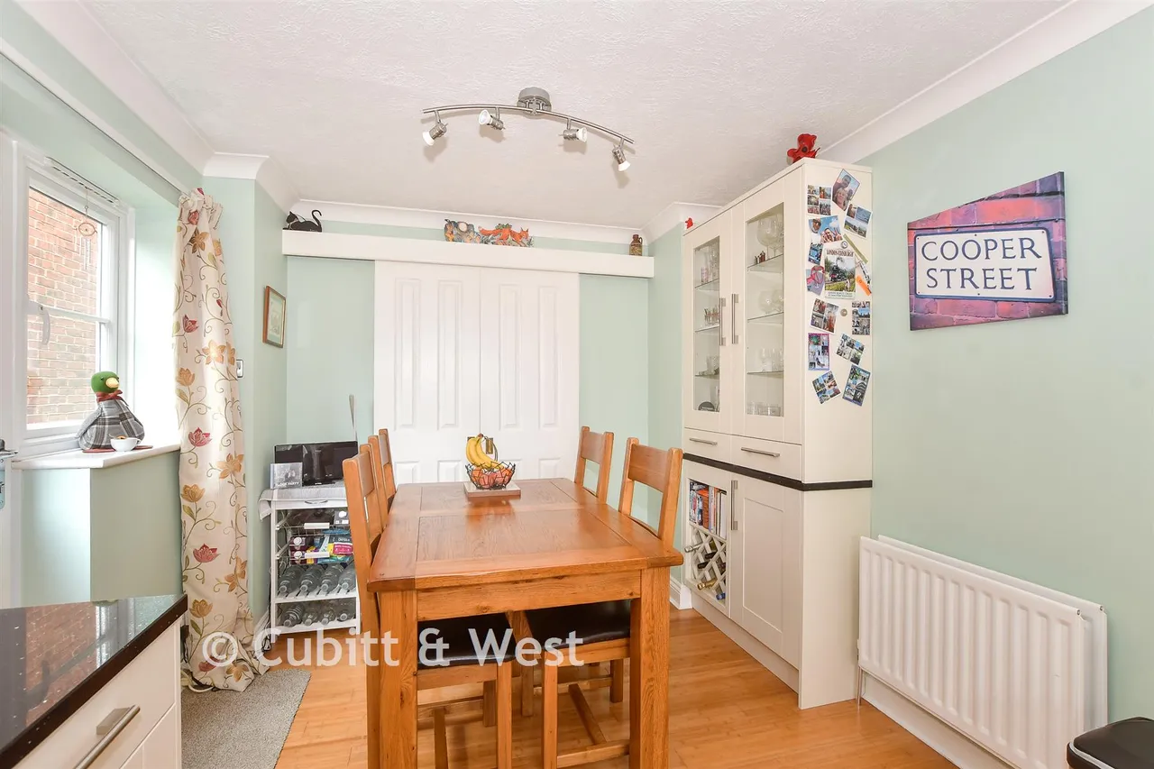 Richmond Way, East Grinstead, RH19, photo 3