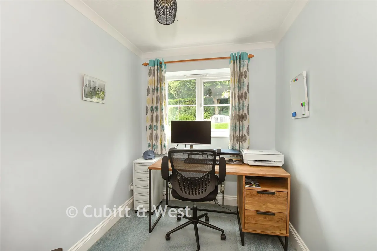 Richmond Way, East Grinstead, RH19, photo 10