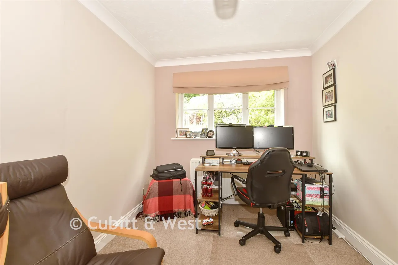 Richmond Way, East Grinstead, RH19, photo 5