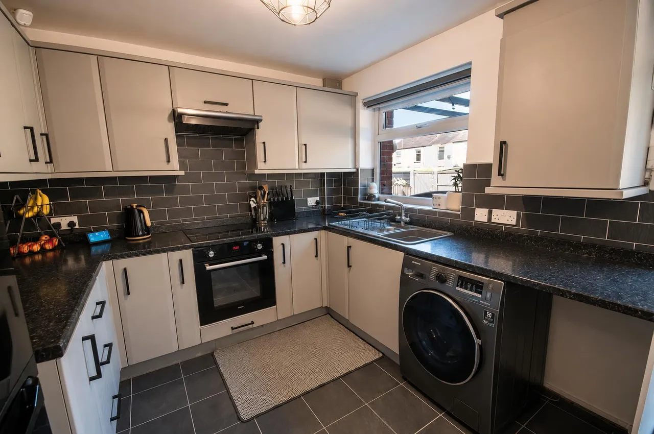 Cross Lane, Radcliffe, Manchester, M26 2QZ, photo 6