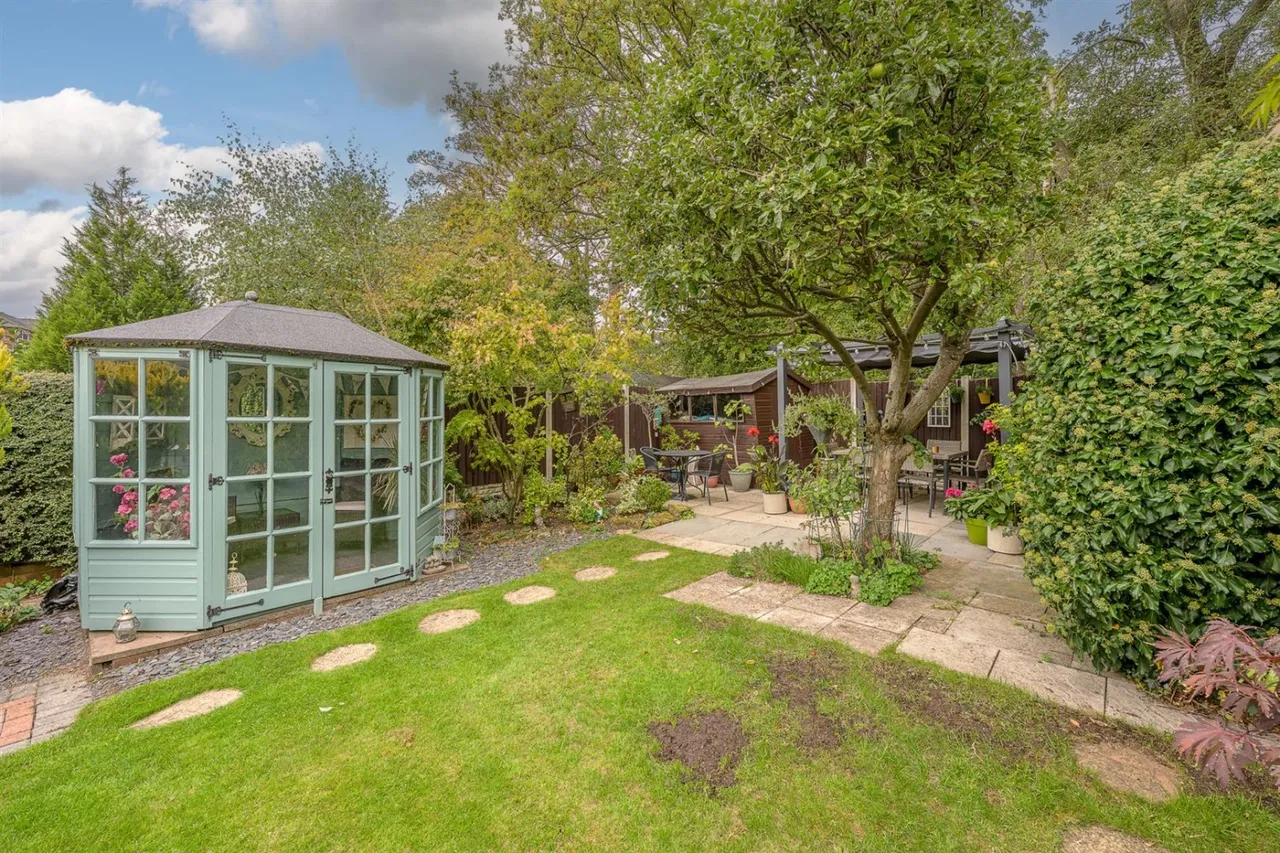 Elizabeth Grove, Dudley, DY2, photo 32