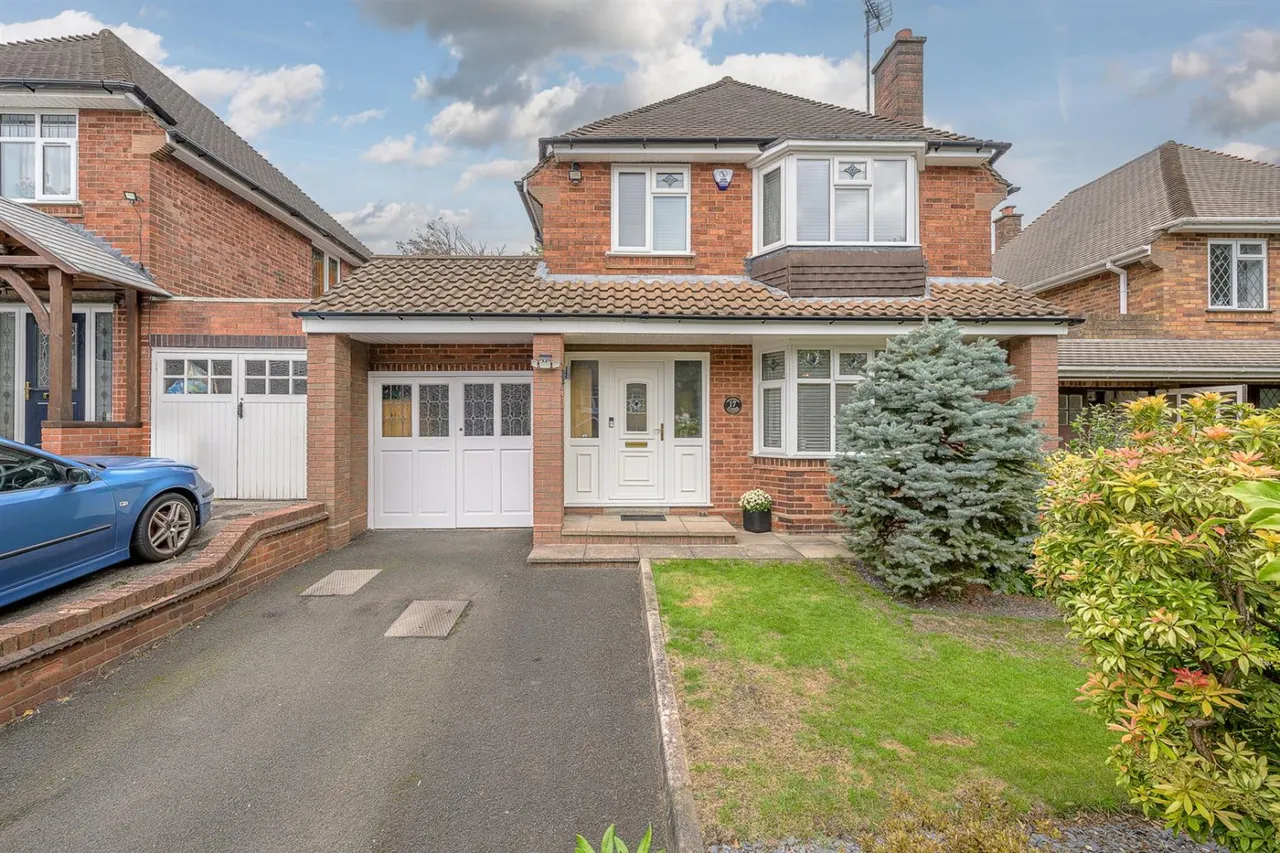 3 bed house for sale, Elizabeth Grove, Dudley, DY2