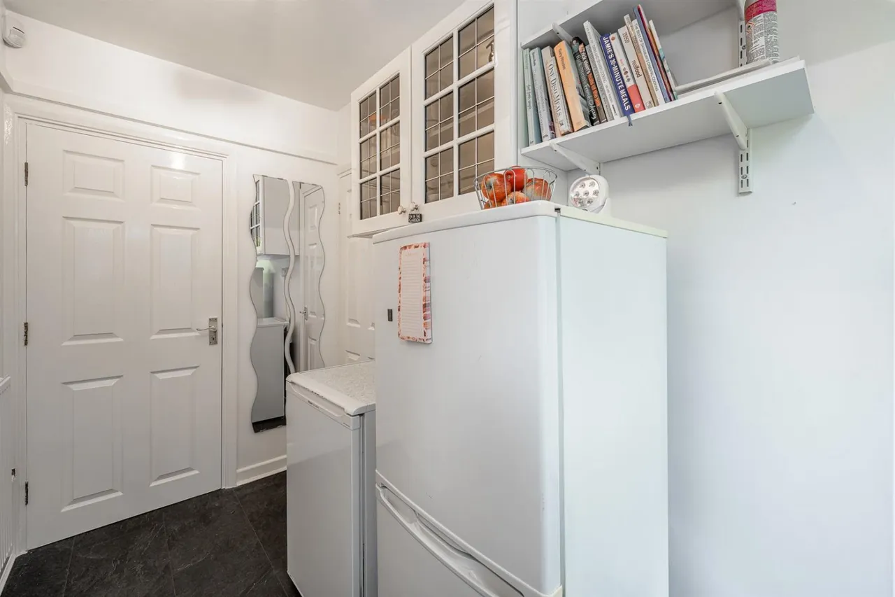 Elizabeth Grove, Dudley, DY2, photo 18