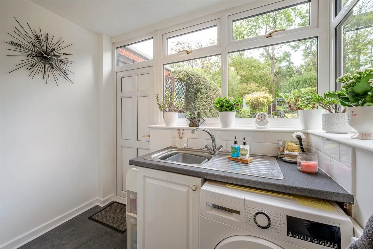 Elizabeth Grove, Dudley, DY2, photo 17