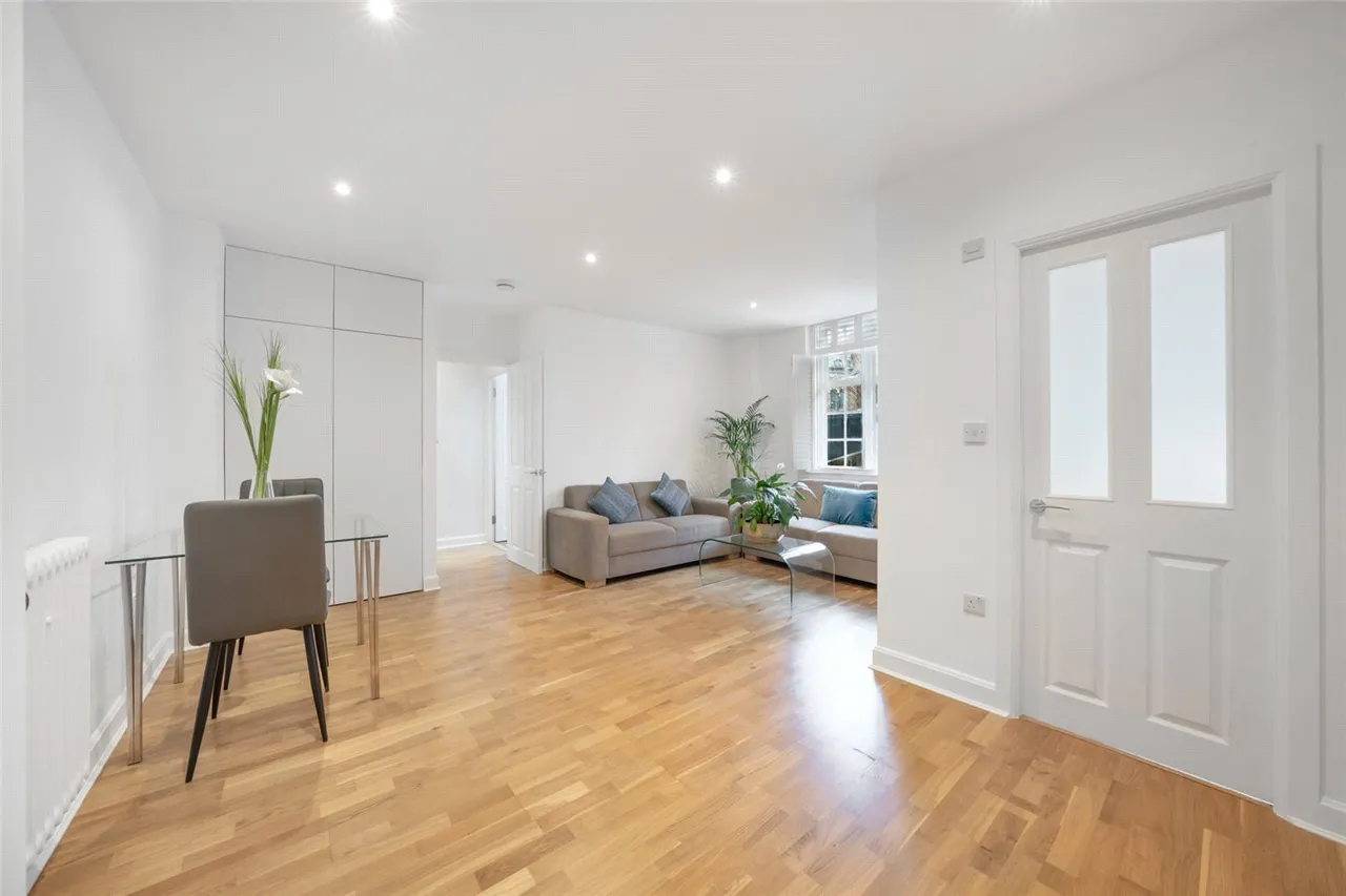 Mortimer Court, Abbey Road, St John's Wood, London, NW8, photo 2