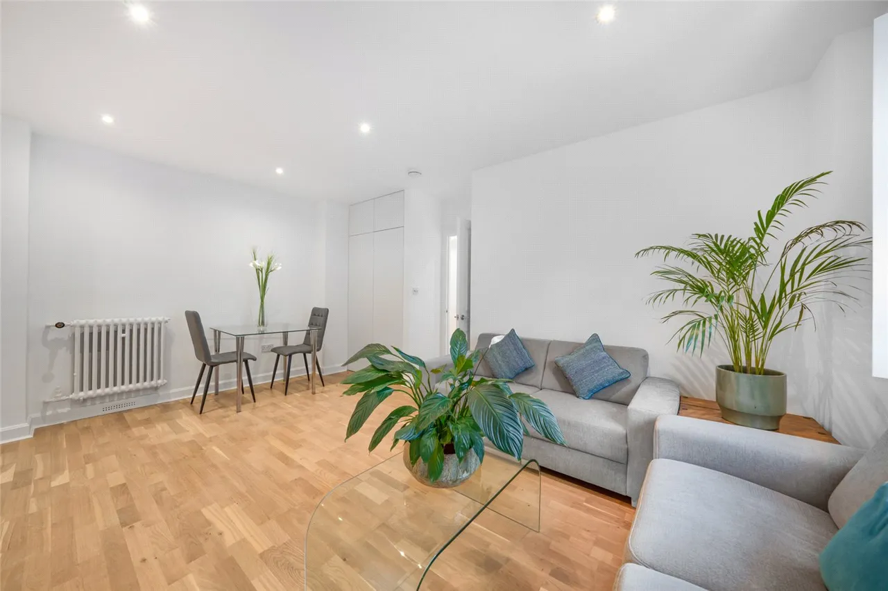 Mortimer Court, Abbey Road, St John's Wood, London, NW8, photo 5