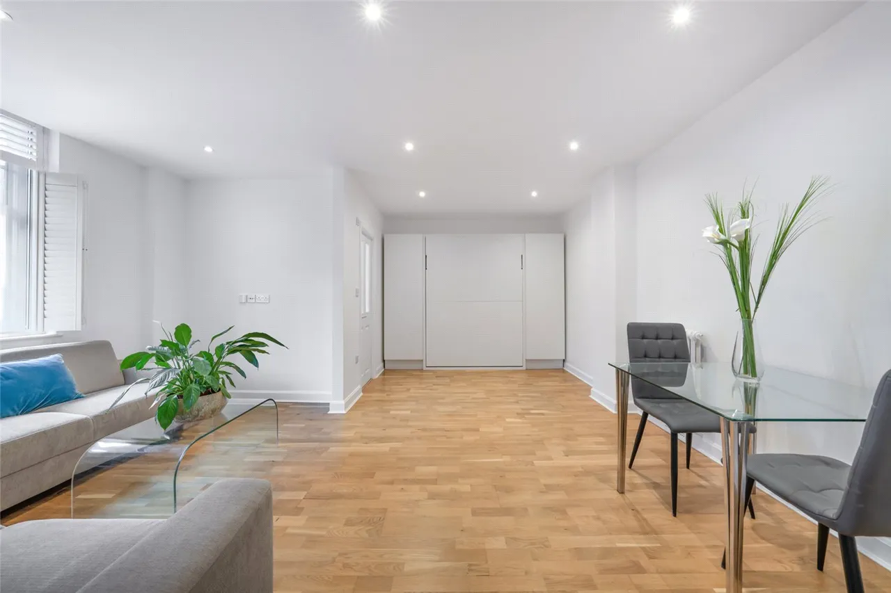 Mortimer Court, Abbey Road, St John's Wood, London, NW8, photo 3
