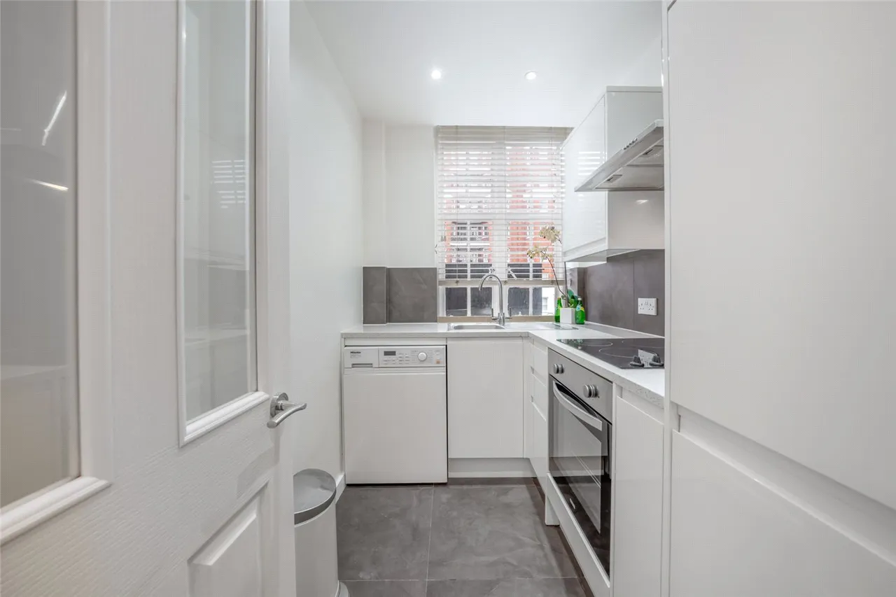 Mortimer Court, Abbey Road, St John's Wood, London, NW8, photo 6