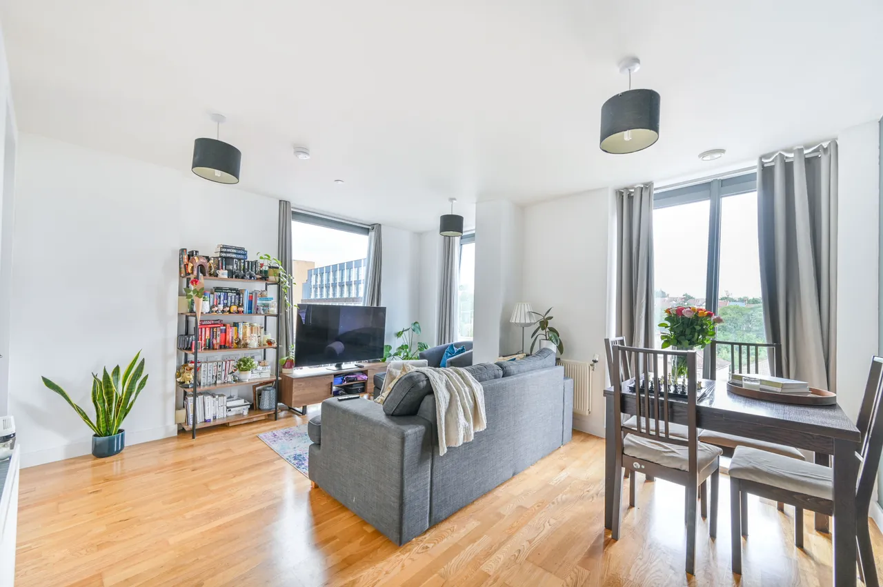 2 bed flat for sale — Flat 49, Elizabeth House, 341 High Road, Wembley
