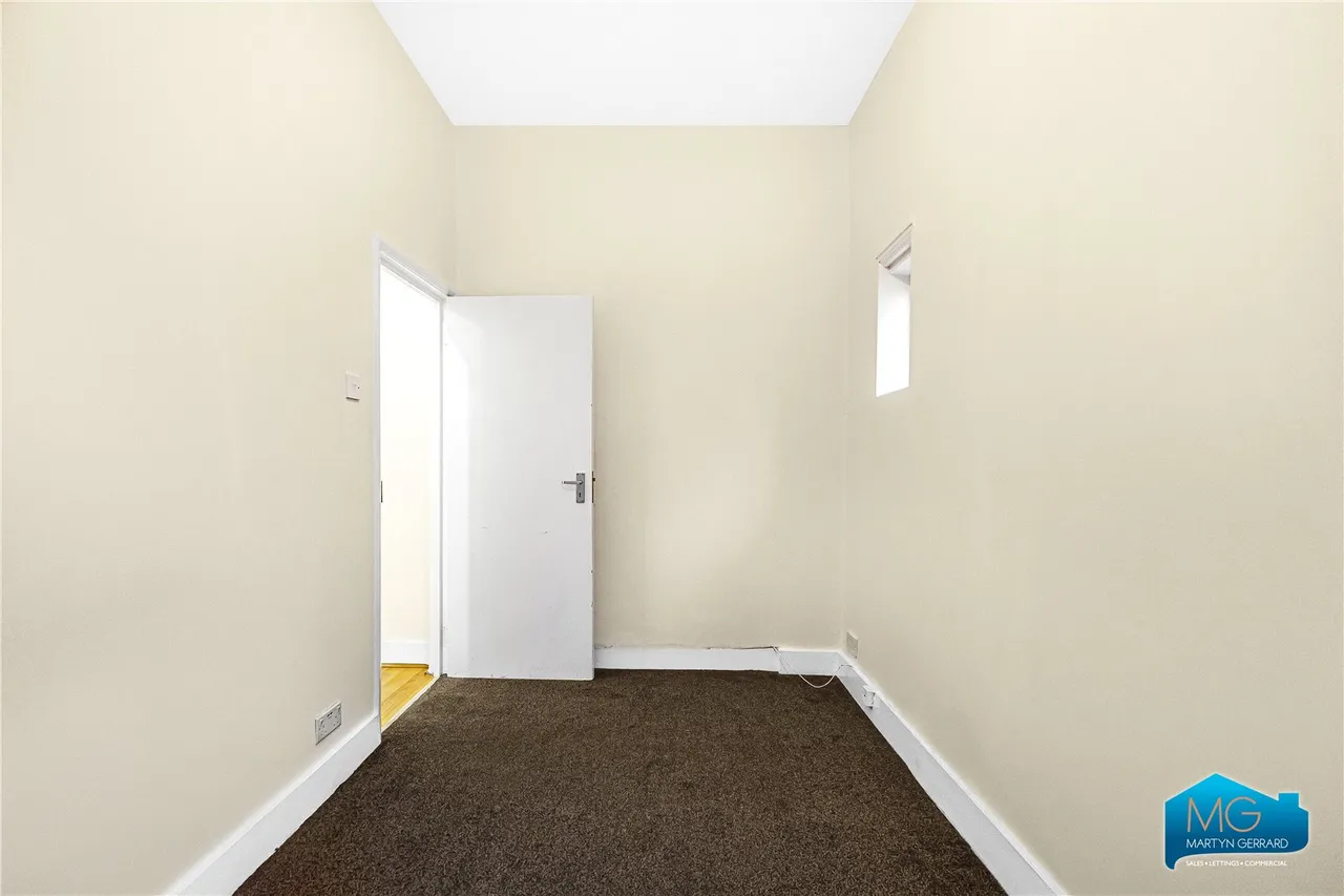 Avenue Road, London, N14, photo 21