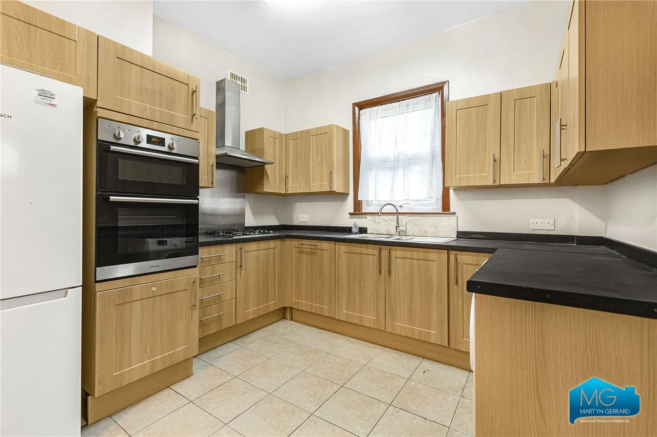 Avenue Road, London, N14, photo 17