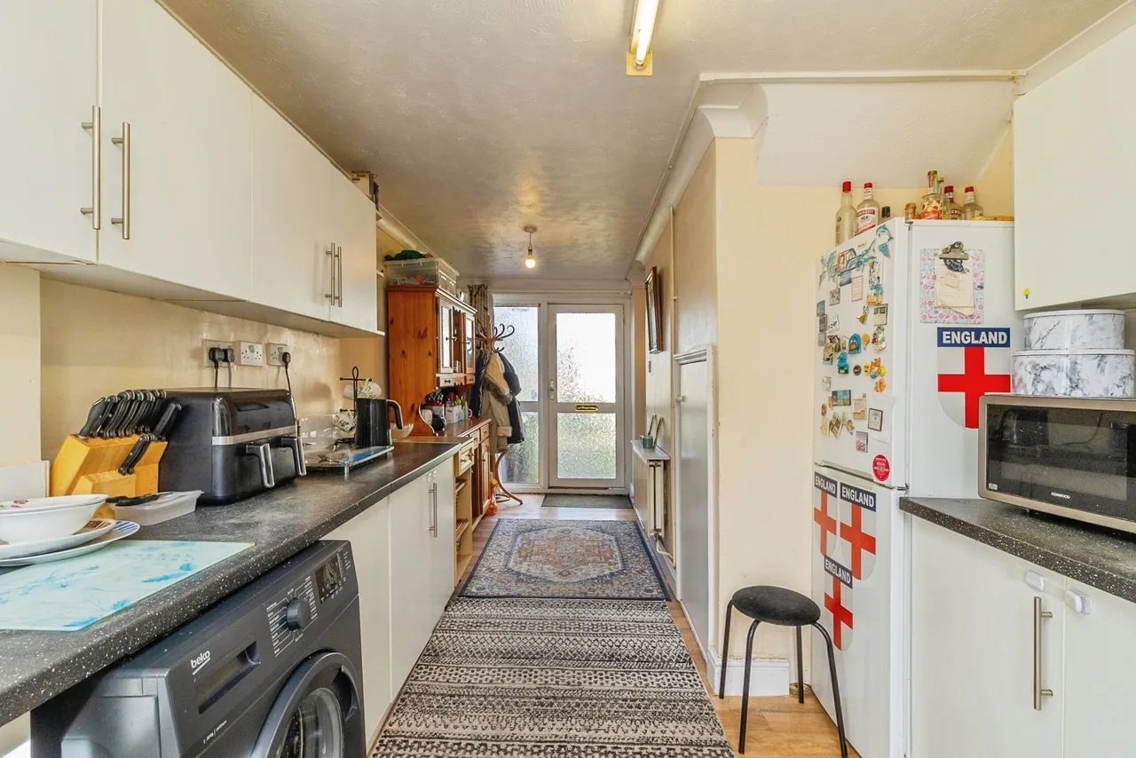 Buckfast Avenue, Bletchley, Milton Keynes, Buckinghamshire, MK3, photo 5
