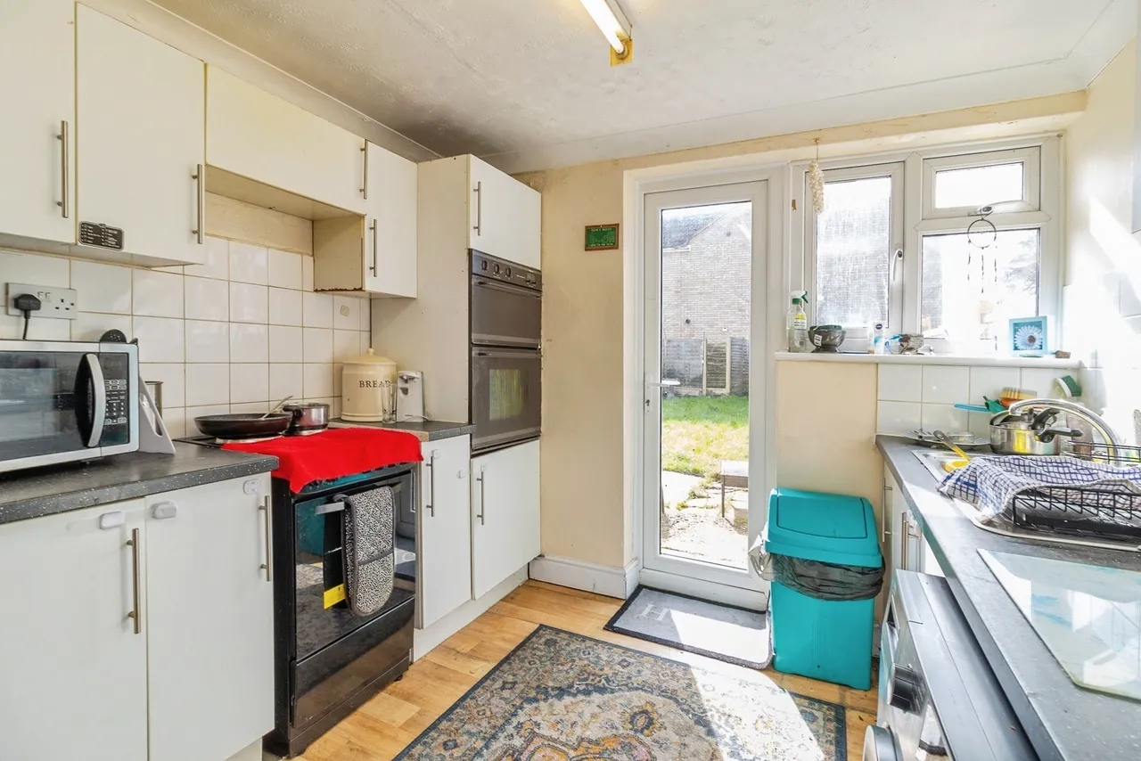 Buckfast Avenue, Bletchley, Milton Keynes, Buckinghamshire, MK3, photo 3